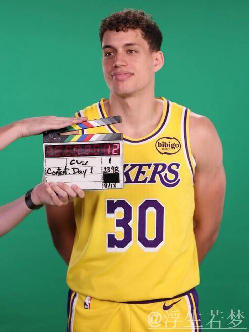 湖人官宣:球队签下克里斯-马农双向合同 湖人官宣:球队签下克里斯-马农双向合同